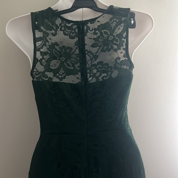 Emerald green lacy dress. - Picture 4 of 8